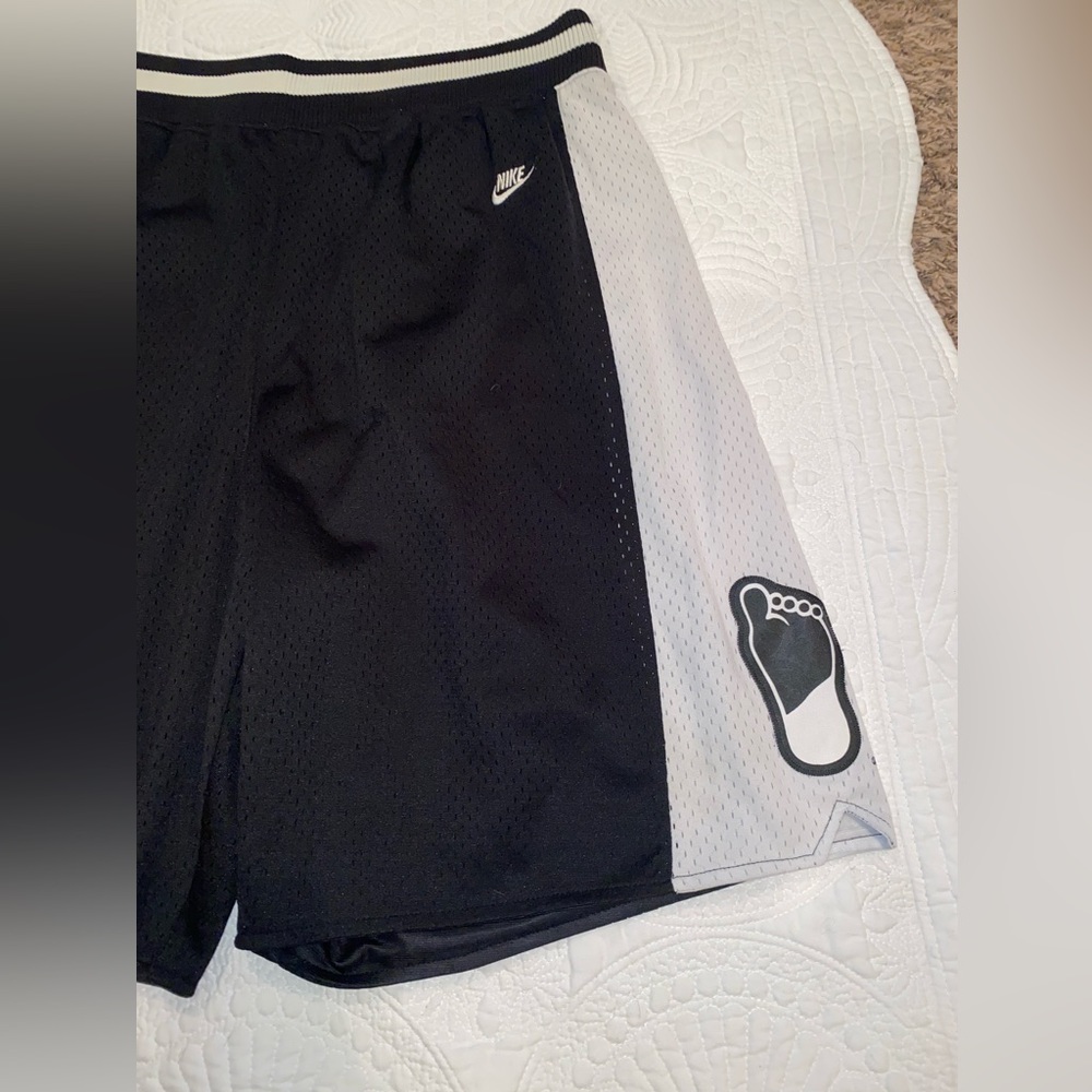 Nike Men's Black and Gray Athletic Shorts - Picture 8 of 9